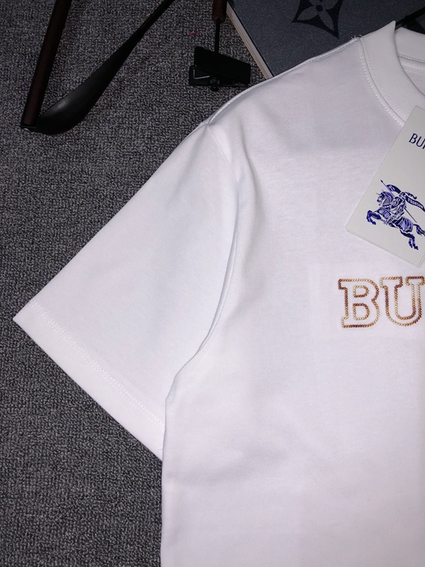 ブランドTシャツ側面デザイン